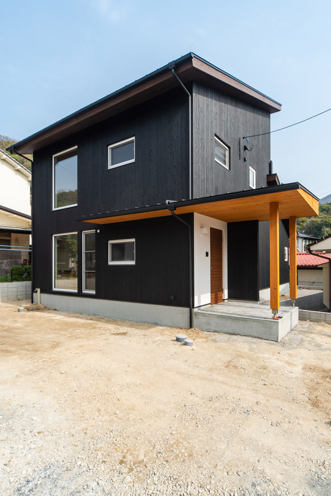 広島市安佐南区に建つ　優しい高性能注文住宅