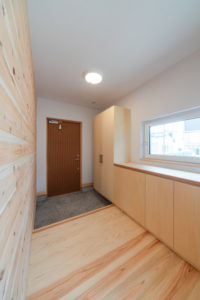 広島市安佐南区に建つ　優しい高性能注文住宅　玄関