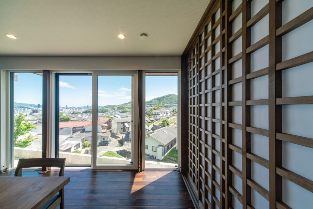 広島　高気密高断熱の注文住宅　明るいリビング　高性能パッシブ設計