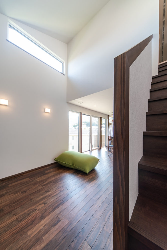 広島　高気密高断熱の注文住宅　明るいリビング　高性能パッシブ設計