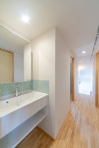 広島　高気密高断熱の注文住宅　造作洗面台　高性能パッシブ設計