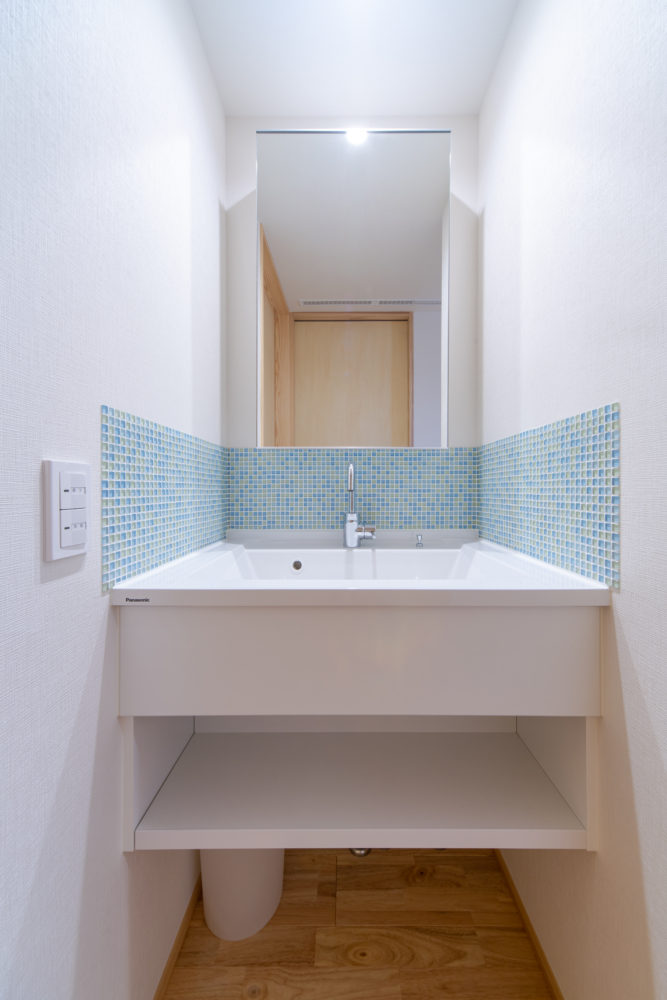 広島　高気密高断熱の注文住宅　造作洗面台　高性能パッシブ設計