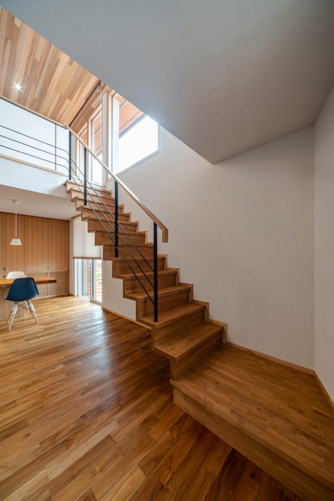 廿日市で最上級の快適性　廿日市パッシブハウス　内観　階段