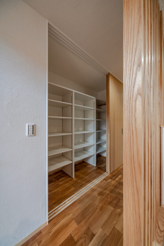 廿日市で最上級の快適性　廿日市パッシブハウス　廊下に収納