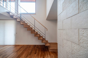 廿日市で最上級の快適性　廿日市パッシブハウス　階段