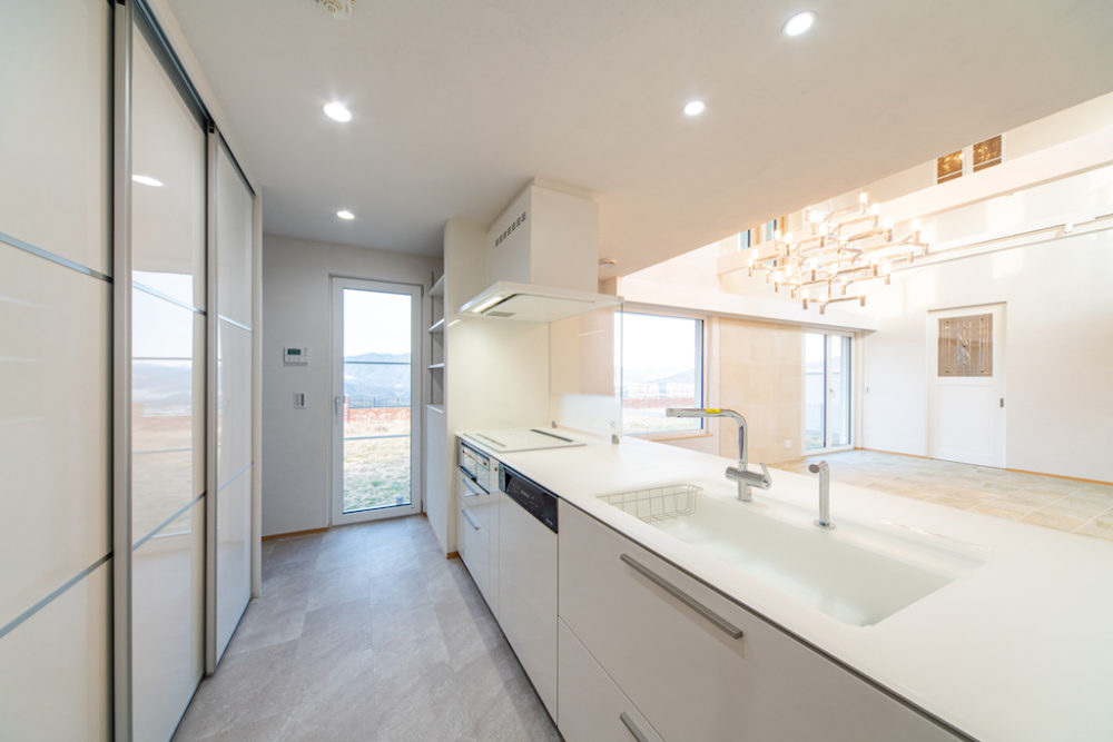 広島で最上級の快適性　こころパッシブハウス　キッチンからの眺め