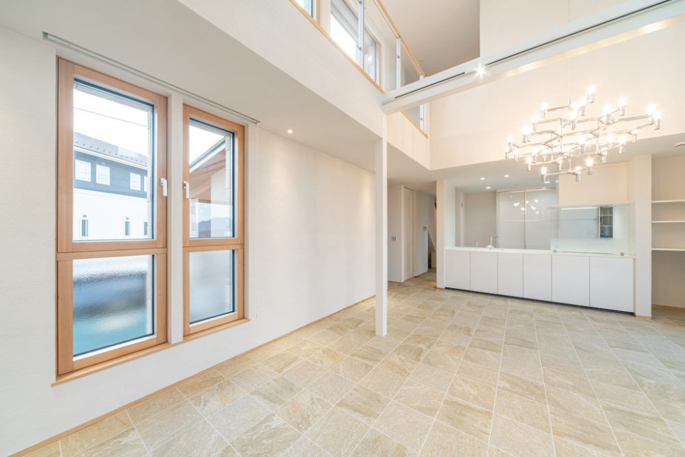 広島で最上級の快適性　こころパッシブハウス　広々リビング　高性能木製窓