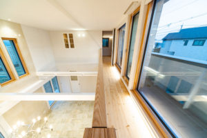 広島で最上級の快適性　こころパッシブハウス　明るい廊下